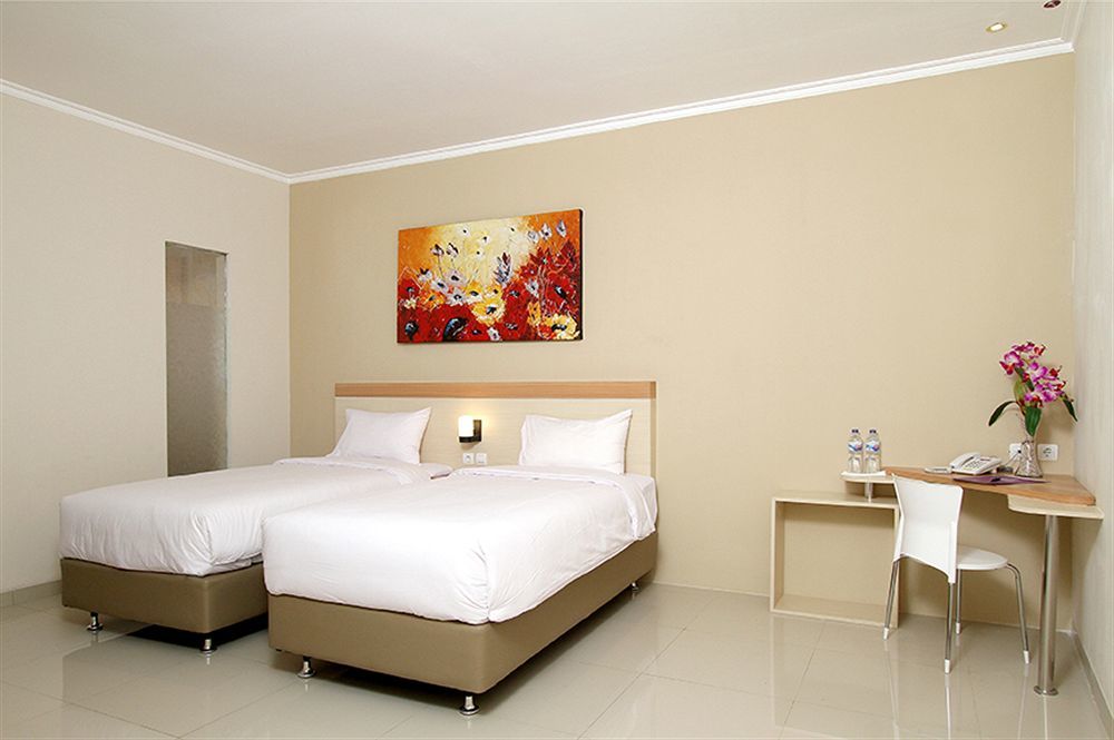 Laxston Hotel Yogyakarta Exterior photo